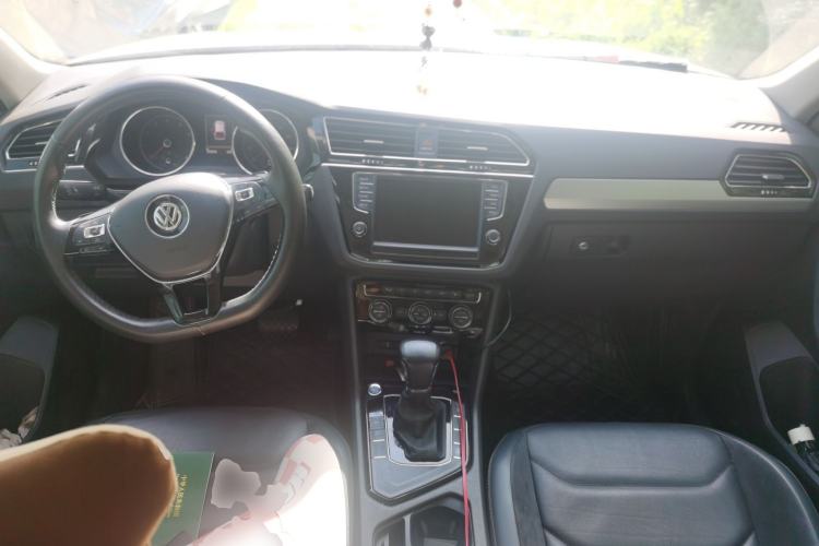 Used Volkswagen Tiguan L 2017 330TSI Automatic Two-Wheel Drive Luxury Edition Center Console