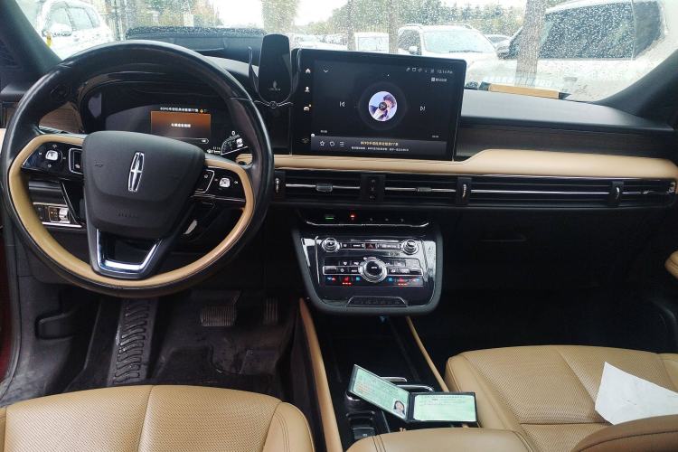 Used Lincoln Corsair 2022 2.0T Two-Wheel Drive Luxury Edition Center Console