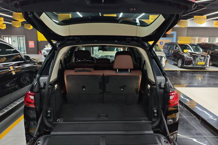 Used BMW X7 2021 xDrive40i Luxury Package with Leading Features
