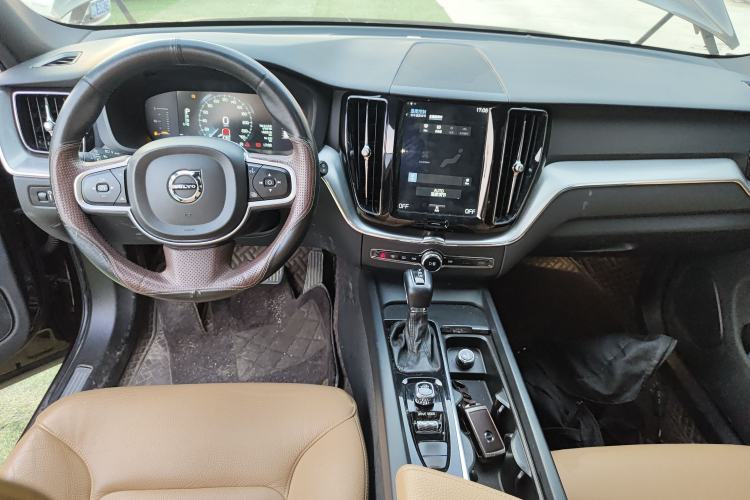 Used Volvo XC60 2019 T5 4x4 Smart Edition China V Standard