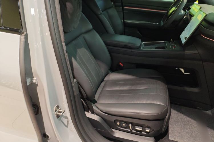 Used Nio ES8 2024 75 kWh Executive Edition Right Front Seat