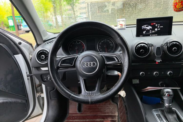 Used Audi A3 2017 Limousine 35 TFSI Ambition Edition Steering Wheel