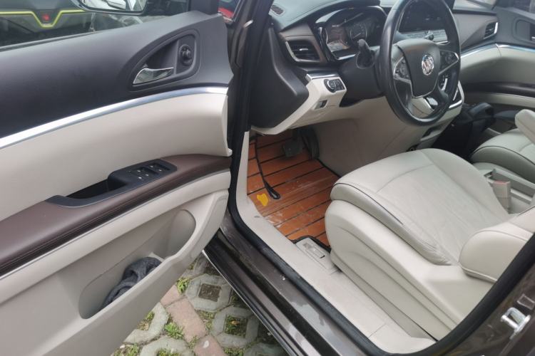 Used Buick GL8 2023 Land Executive Class 652T Luxury Model Driver Seat