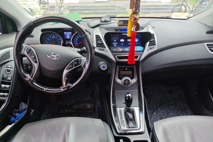 Used Hyundai Elantra (5th Generation / Langdong) 2015 1.6L Automatic Luxury Model Center Console