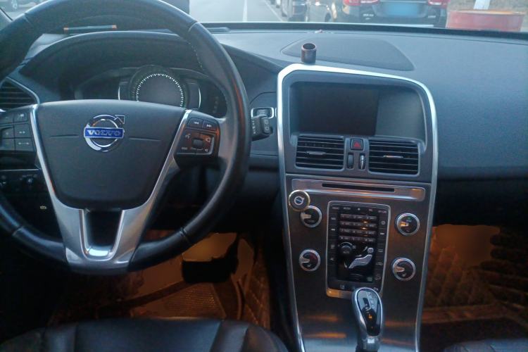 Used Volvo XC60 2015 T5 AWD Zhiyuan Edition Center Console