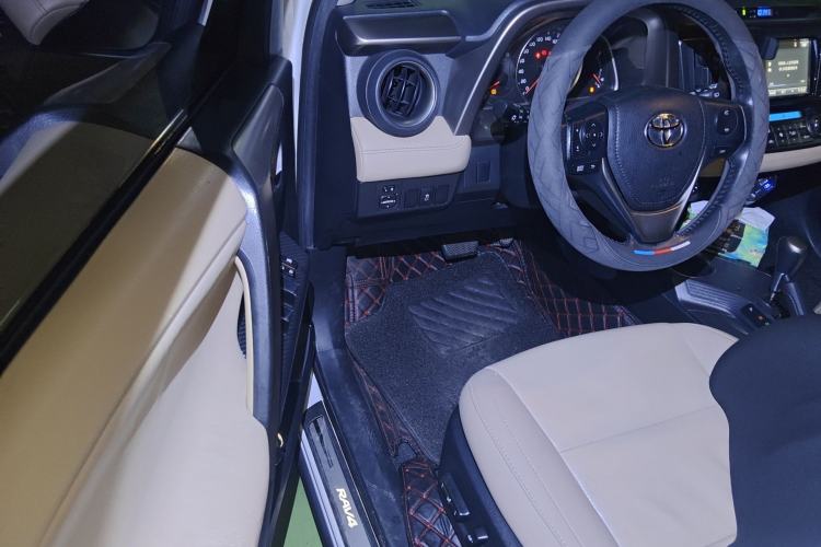 Used Toyota RAV4 2013 2.5L Automatic 4x4 Elite Edition Driver Seat