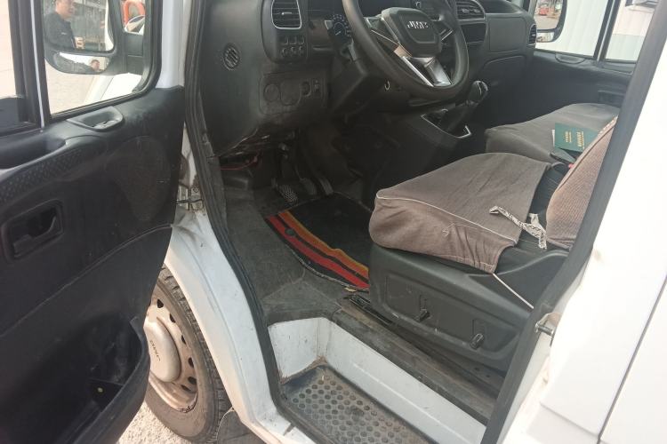 Used JMC Transit 2021 2.8T Space King Standard Version Long Wheelbase Mid-Height Roof Rear Single Tire 3-Seater Diesel China VI Emission Standard JX493
