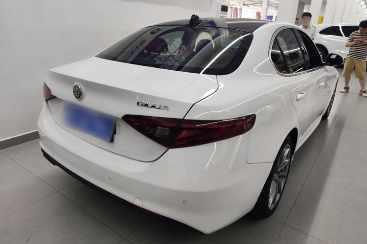 Used Alfa Romeo Giulia 2017 2.0T 200HP Luxury Edition
