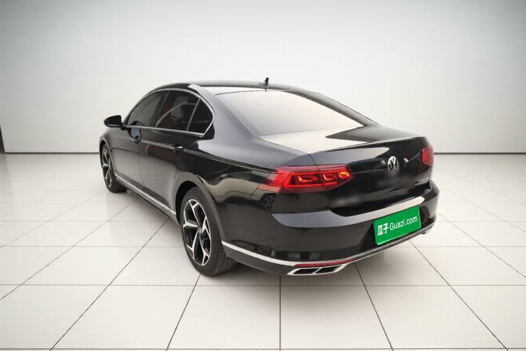 Used Volkswagen Magotan 2025 Zhongxiang Version 330TSI DSG Luxury Edition Exterior 2