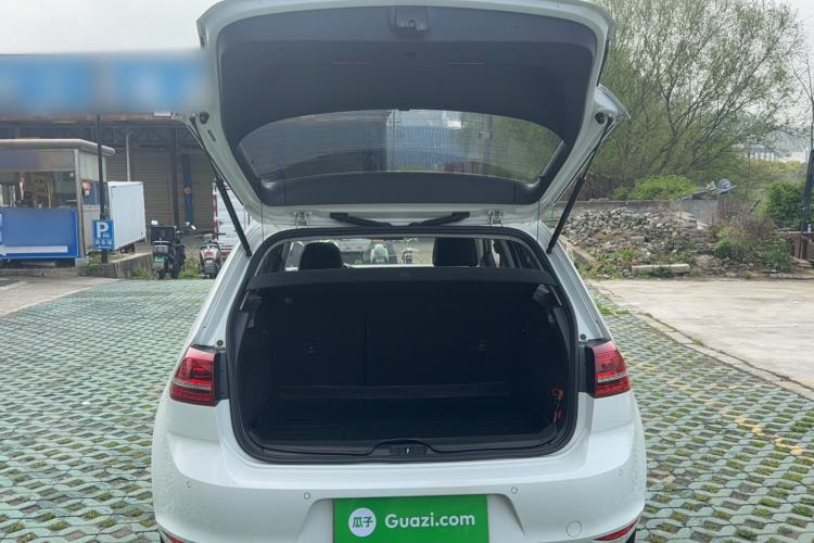 Used Volkswagen Golf 2017 1.6L Automatic Comfort Million-Vehicle Anniversary Edition
