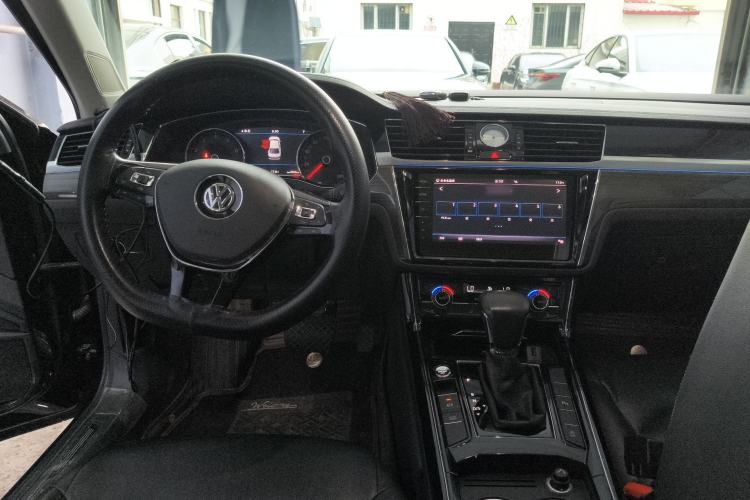 Used Volkswagen Phideon 2016 380TSI Two-Wheel-Drive Luxury Edition Center Console