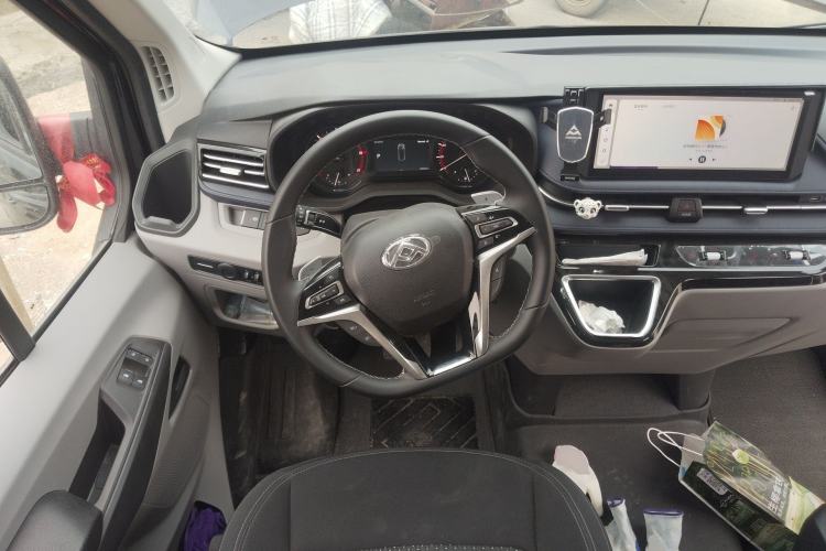 Used SAIC MAXUS Xintu V90 2024 ZhiJie 2.0T Automatic Front-Drive Long-Wheelbase High-Roof Model with Single Rear Tire 6/7 Seats