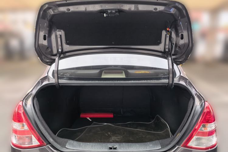 Used Nissan Tiida Sedan 2009 1.6L Automatic Tech Edition Trunk