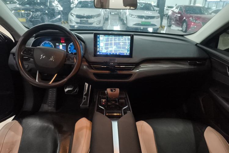 Used Hongqi E-QM5 2022 431 km Charge & Enjoy Edition Center Console