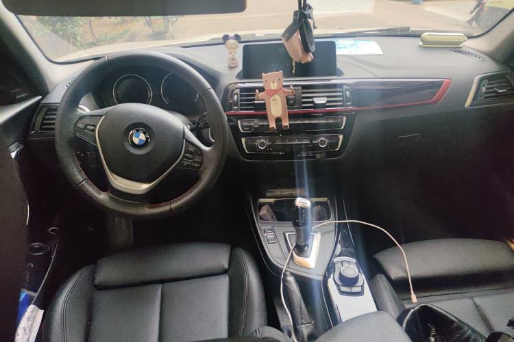 Used BMW 1 Series 2018 118i Sport Design Package Center Console