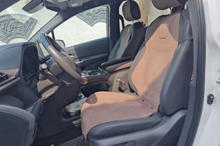 Used Toyota Sienna 2023 2.5L Hybrid Deluxe Edition