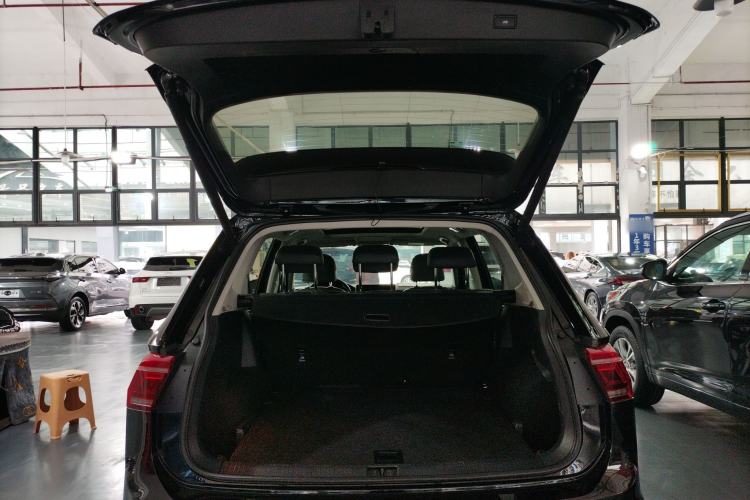 Used Volkswagen Tiguan L 2022 330TSI Automatic Two-Wheel Drive R-Line Enhanced Edition Trunk