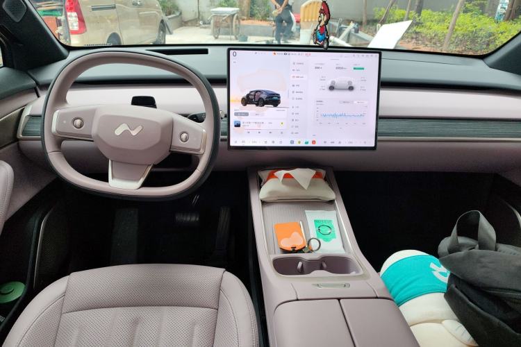 Used ONVO L60 2024 60 kWh Rear-Drive Version Center Console