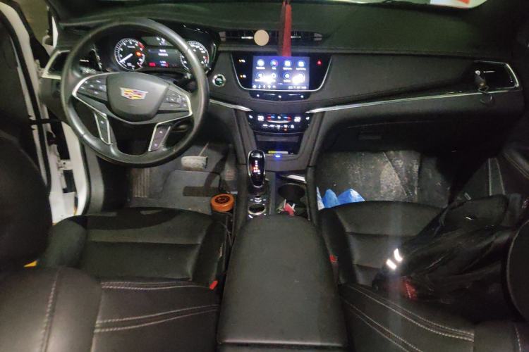 Used Cadillac XT5 2021 2.0T Two-Wheel Drive Luxury Version Center Console