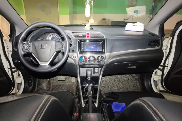 Used Honda Crider 2016 1.8L CVT Luxury Edition Center Console