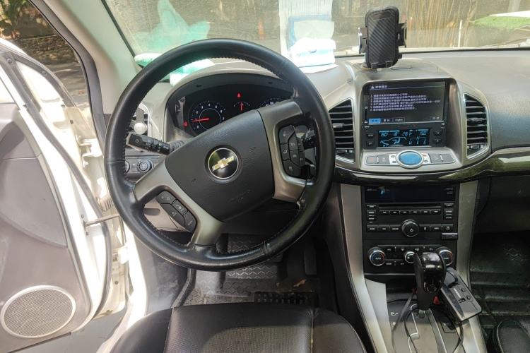 Used Chevrolet Captiva 2014 2.4L 4x4 Flagship Edition 7 Seats Steering Wheel