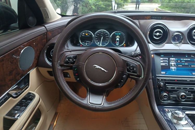 Ojetý Jaguar XJ 2011 XJL 3.0 Panoramic Business Edition