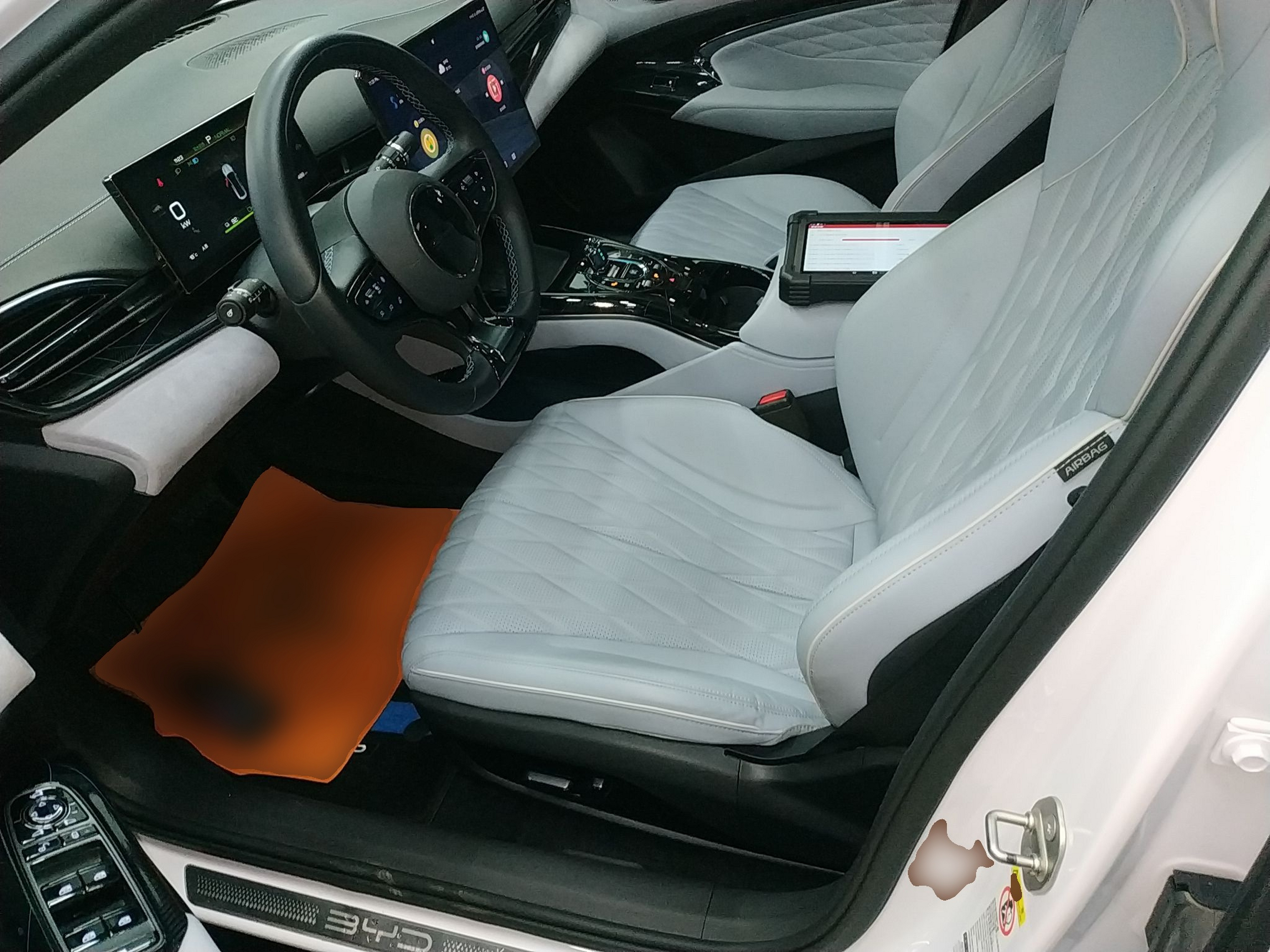 Переднее сиденье в автомобиле