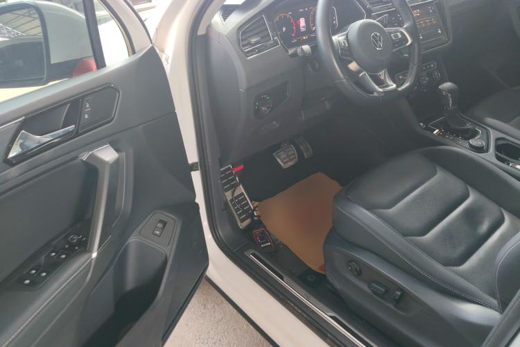 Used Volkswagen Tiguan L 2021 380TSI Automatic All-Wheel Drive R-Line Comfort Plus 7-Seater Driver Seat