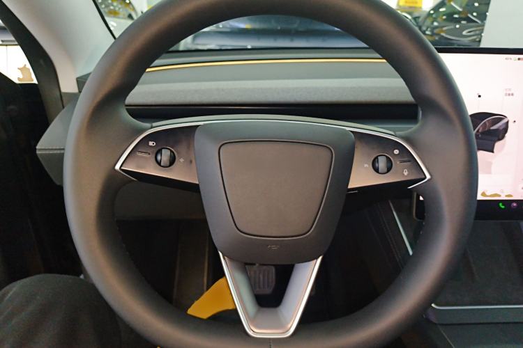Used Tesla Model Y 2025 Long-Range All-Wheel-Drive Version Steering Wheel
