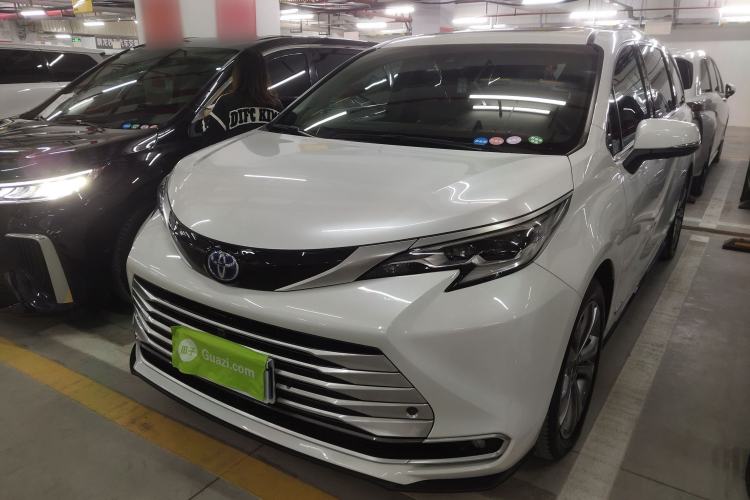 Used Toyota Sienna 2023 2.5L Hybrid Platinum Edition