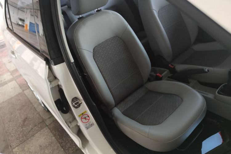 Used Skoda Rapid 2015 1.6L Manual Smart Selection Model Right Front Seat