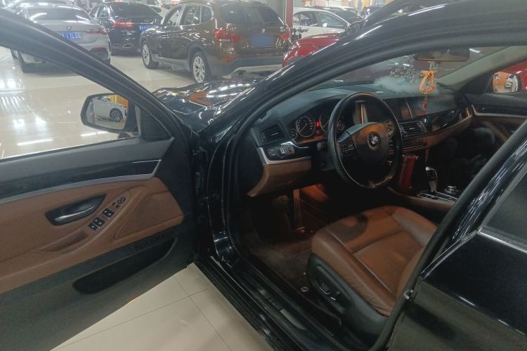 Used BMW 5 Series 2014 520Li Elegant Model
