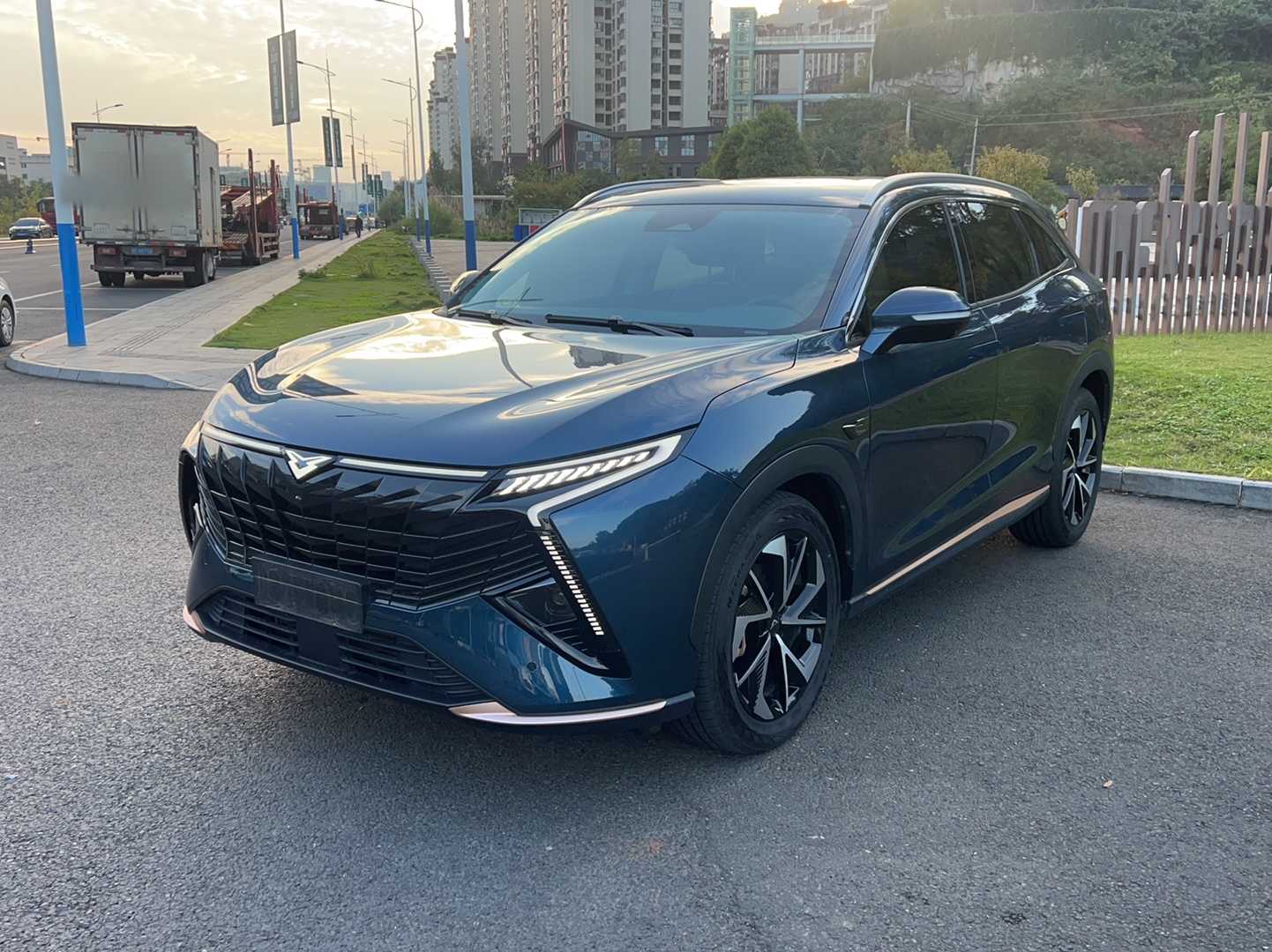 تحت مقدمة السيارة