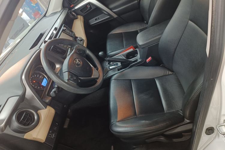 Used Toyota RAV4 2016 2.0L CVT Two-Wheel Drive Fashion Edition China V Standard
