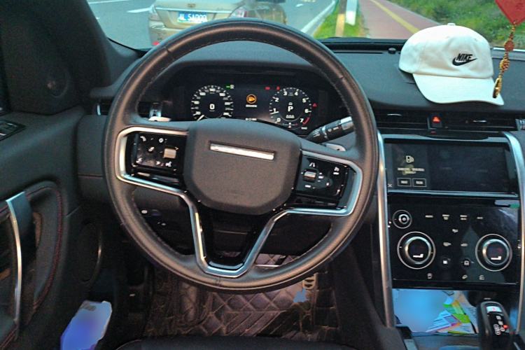 Used Land Rover Discovery Sport 2022 Revised Version 249 PS R-Dynamic S Performance Edition 5 Seats Steering Wheel