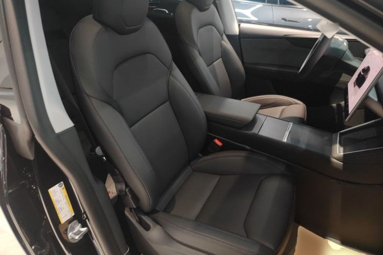 Used Tesla Model Y 2025 Rear-Wheel-Drive Version Right Front Seat