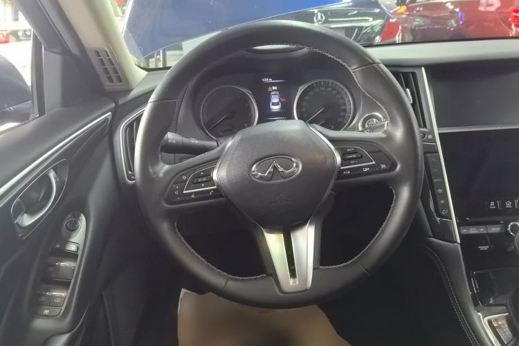Used Infiniti Q50L 2018 2.0T Comfort Edition China VI Standard Steering Wheel