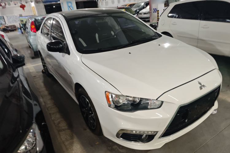 Used Mitsubishi Lancer EX 2016 1.8L CVT Black-and-White Retro Edition Front Right 45 Deg