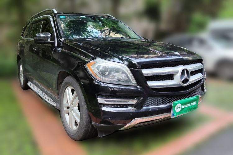 Used Mercedes-Benz GL-Class  Front Right 45 Deg