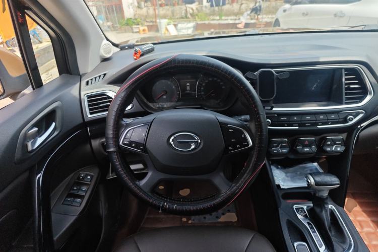 Used GAC Trumpchi GS4 2017 235T Automatic Two-Wheel Drive Luxury Smart Connectivity Version Steering Wheel