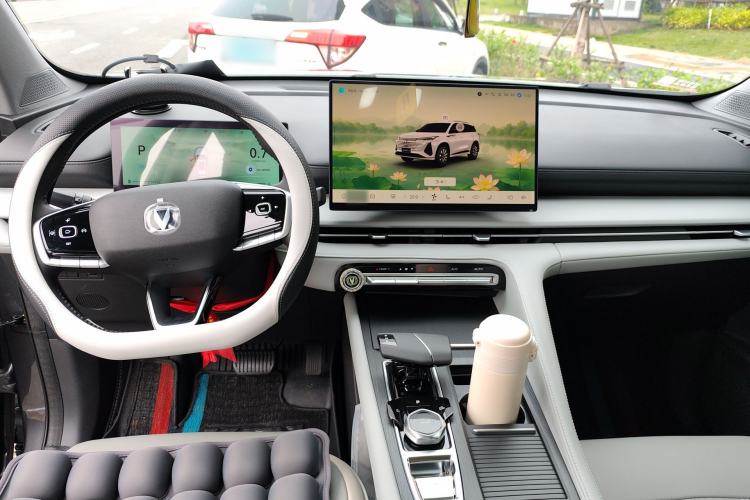 Used CHANGAN CS75 PLUS 2026 Model, Smart Champion Edition 1.5T New Blue Whale Smart Navigation Version Center Console