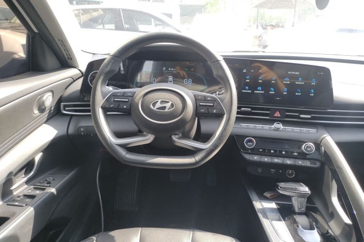 Used Hyundai Elantra 2023 1.5L CVT LUX Prestige Edition