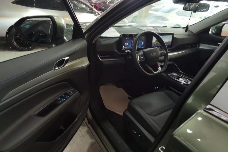 Used Ford Equator Sport 2025 EcoBoost 170 Platinum Edition
