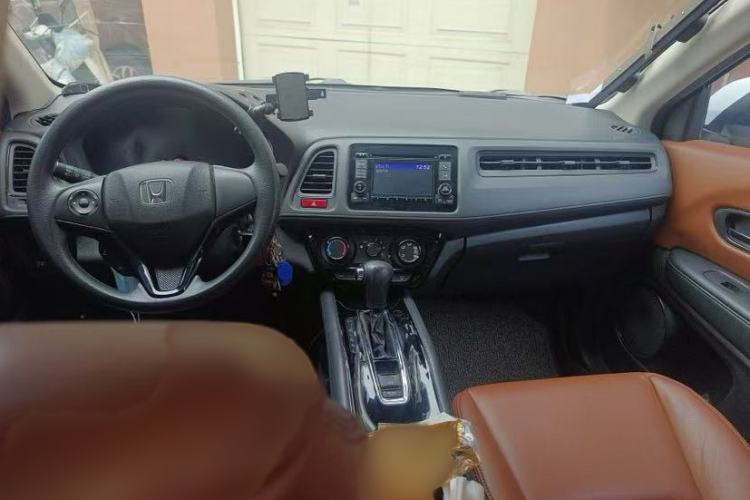 Used Honda Vezel 2015 1.5L CVT two-wheel drive Comfort trim Interior 4