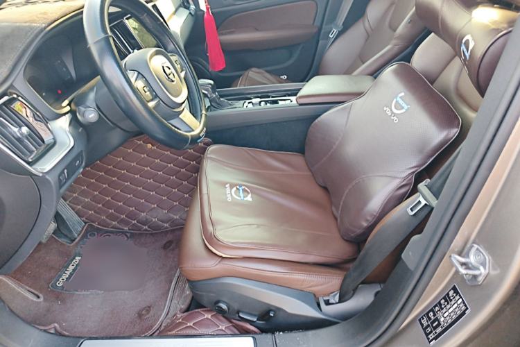 Used Volvo S60 2021 T4 Zhiyi Luxury Edition
