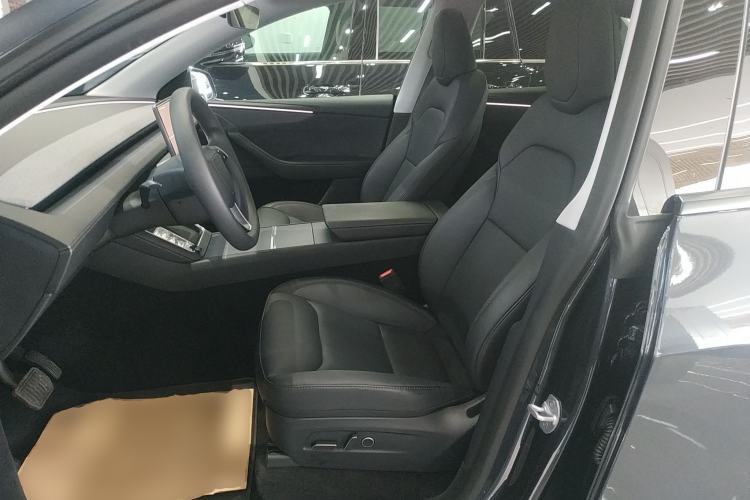 Used Tesla Model Y 2025 Long-Range All-Wheel-Drive Version
