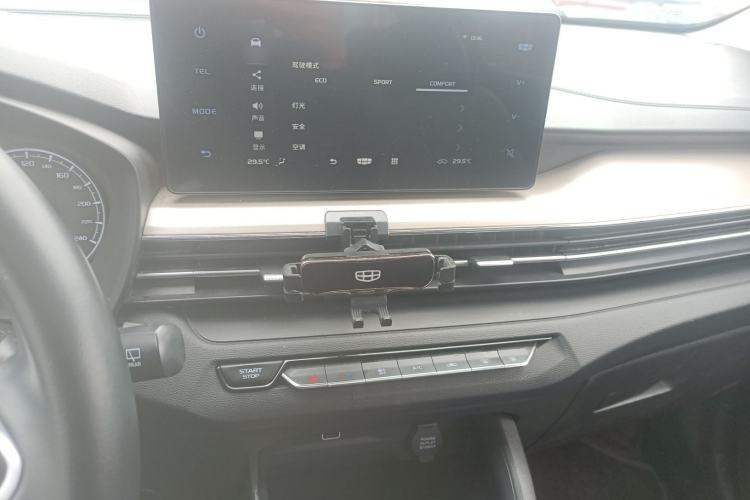 Used Geely Auto Vision X3 2021 PRO 1.5L CVT Deluxe Model
