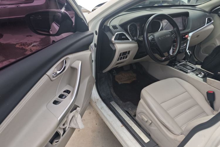 Used Venucia T90 2017 2.0L CVT Leading Edition Driver Seat