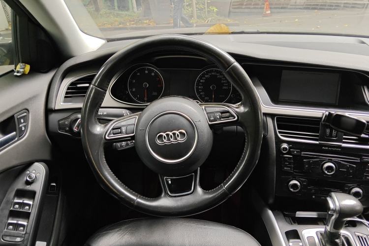 Used Audi A4L 2015 35 TFSI Automatic Standard Model Steering Wheel