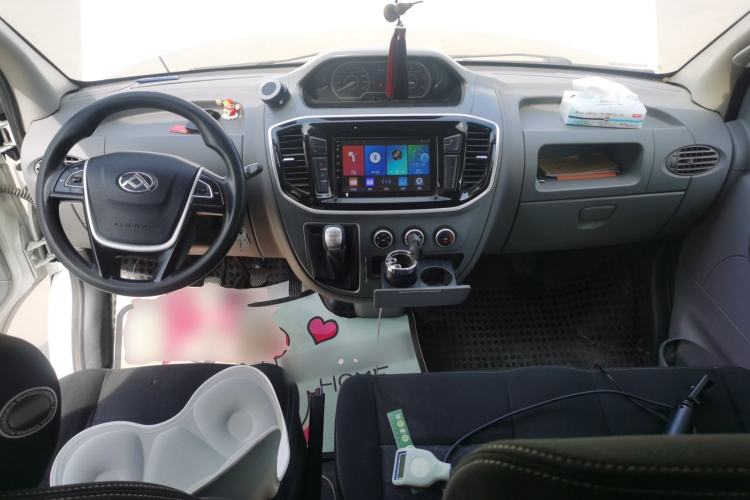 Used SAIC MAXUS Xintu V80 2021 2.0T Manual Classic Aoyuntong Short Wheelbase Mid-Roof 5/6-Seater Center Console